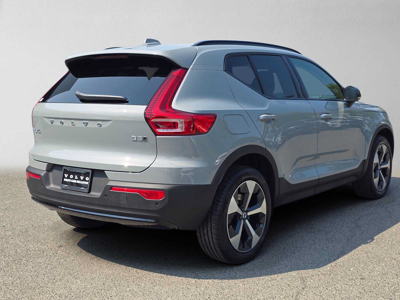 New 2026 Volvo XC40 B5 Plus w/ Protection Package Premier AWD/4WD image 3