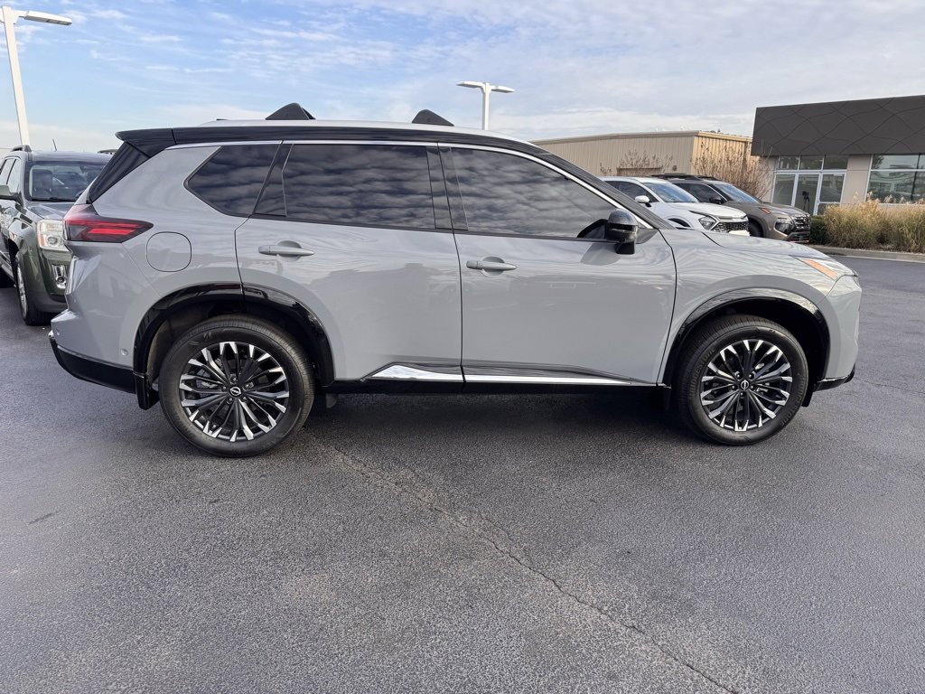 Used 2025 Nissan Rogue Platinum w/ Platinum Premium Package image 6