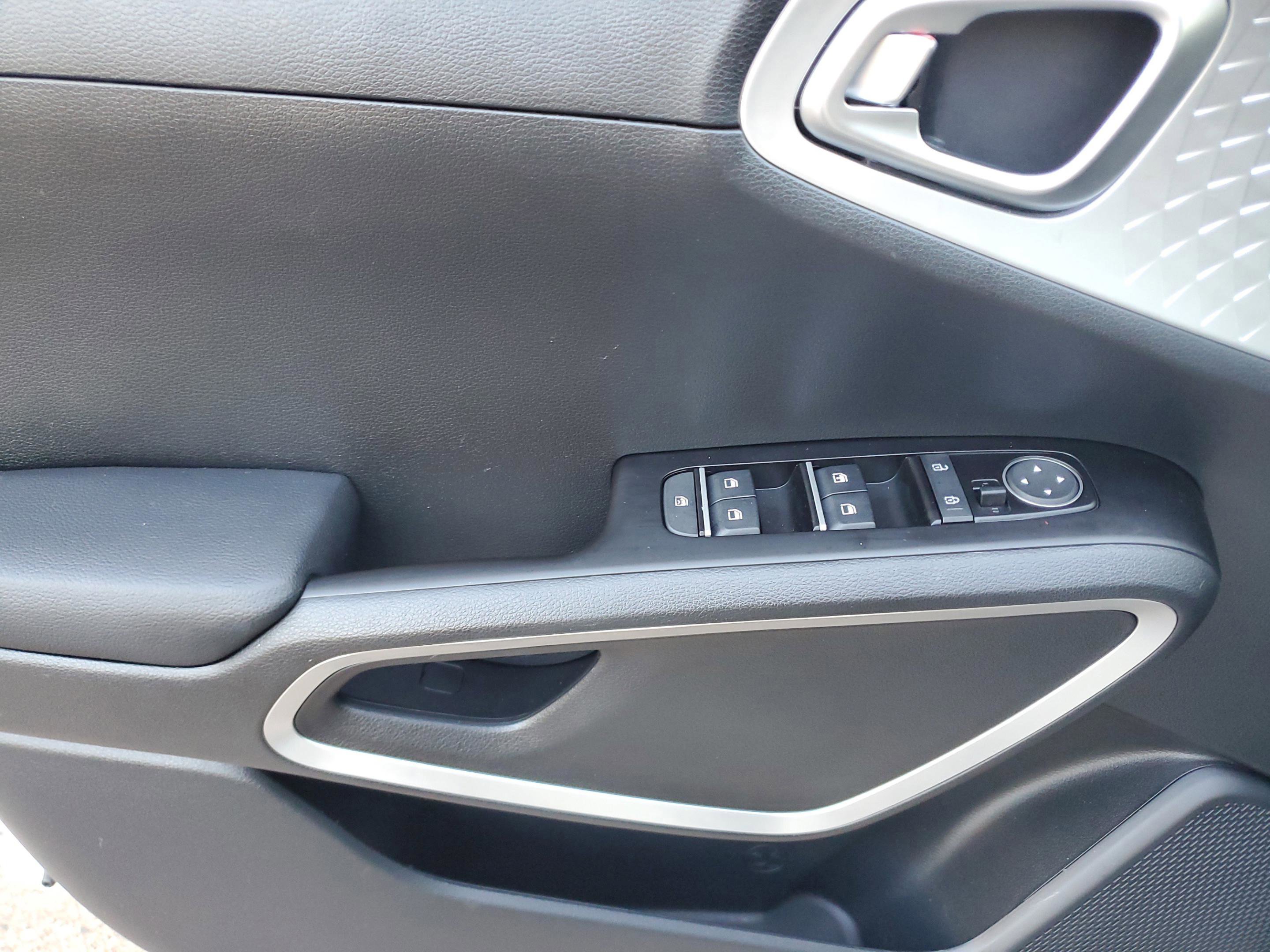 Used 2025 Kia Soul LX w/ LX Technology Package image 15