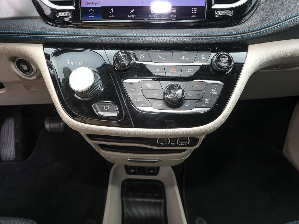 Used 2021 Chrysler Pacifica Touring-L image 18