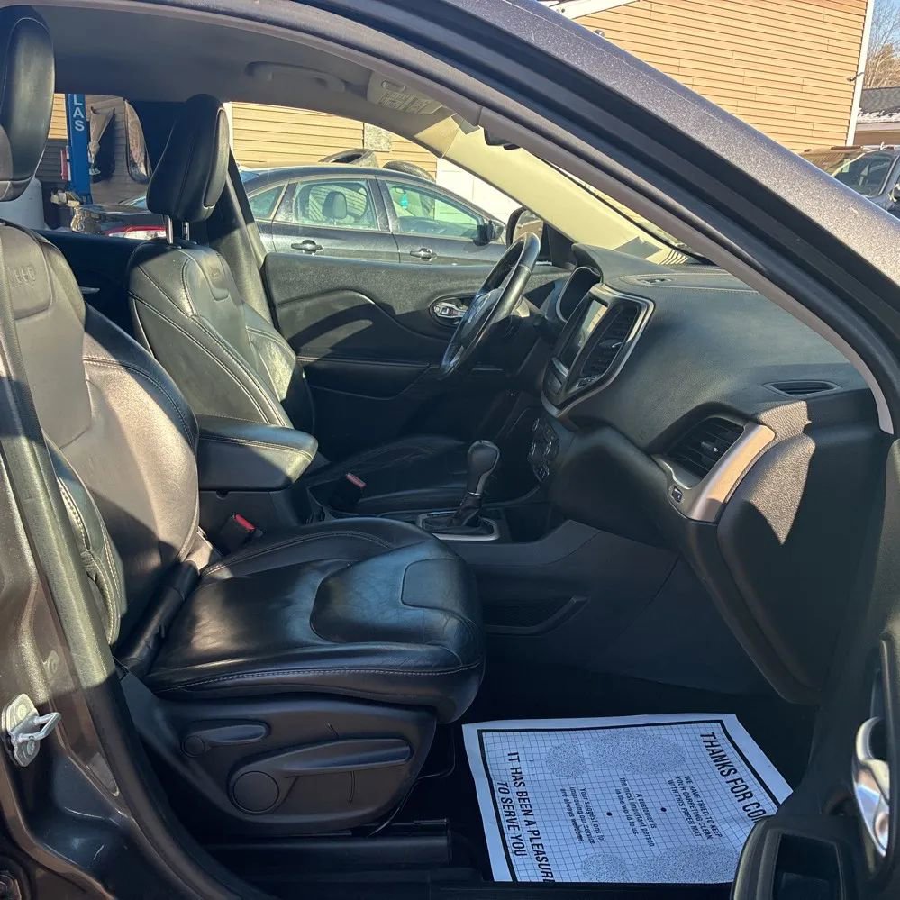 Used 2016 Jeep Cherokee Limited image 8