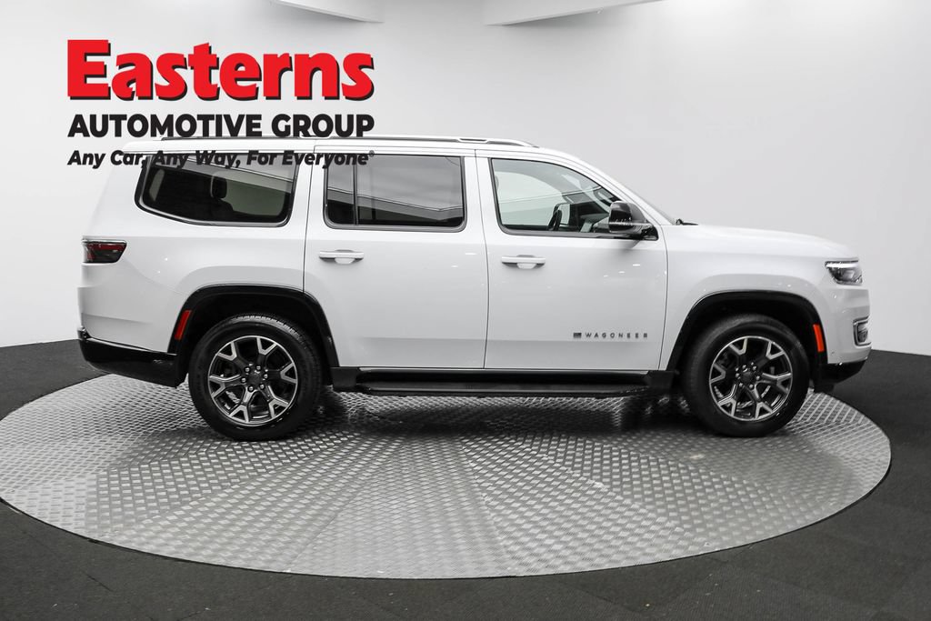 Used 2023 Jeep Wagoneer Series III w/ Preferred Equipment Group RWD image 4