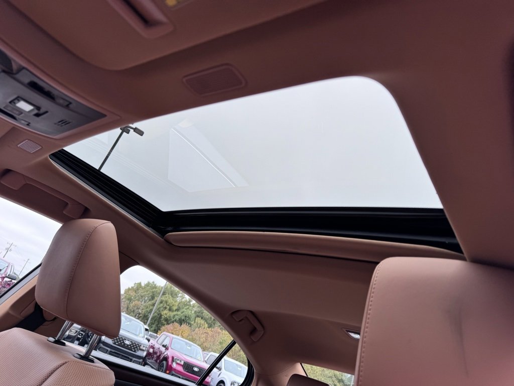 Used 2022 Lexus ES 350 w/ Premium Package image 11