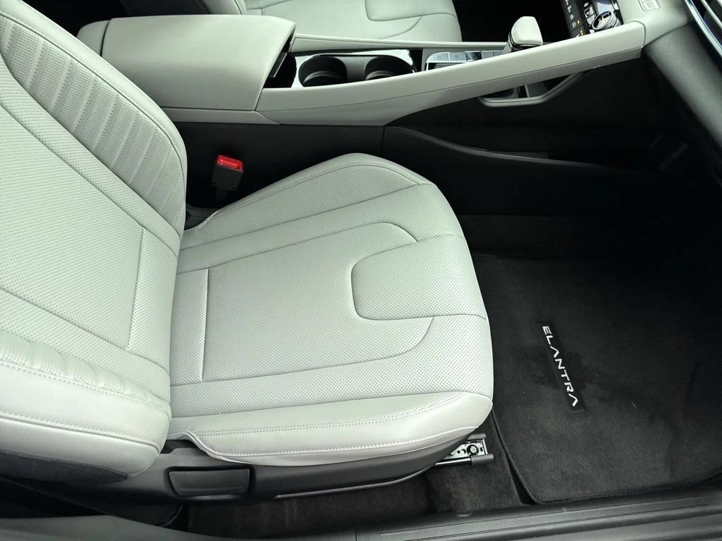 New 2026 Hyundai Elantra Limited FWD image 15