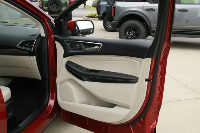 Certified 2022 Ford Edge Titanium w/ Class II Trailer Tow Package image 39