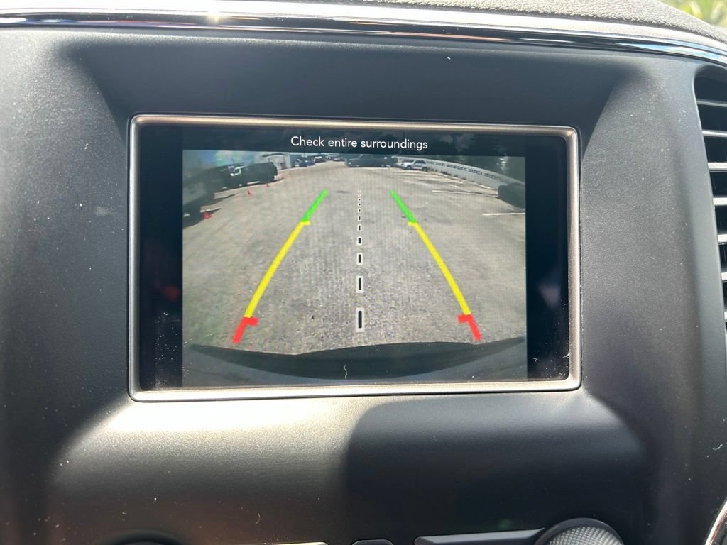Used 2019 Jeep Grand Cherokee Laredo RWD image 15