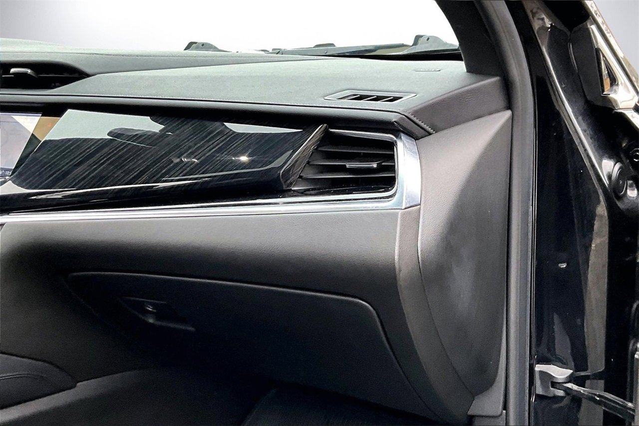 Used 2022 Cadillac XT6 Premium Luxury w/ Technology Package image 21