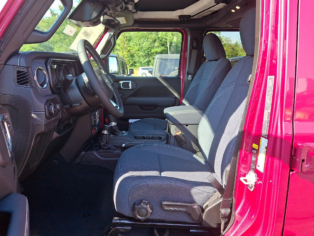 New 2026 Jeep Wrangler Unlimited Rubicon w/ Rockslide Package AWD/4WD image 10