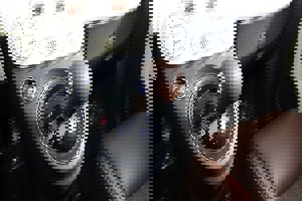 Used 2019 FIAT 500 Lounge image 21