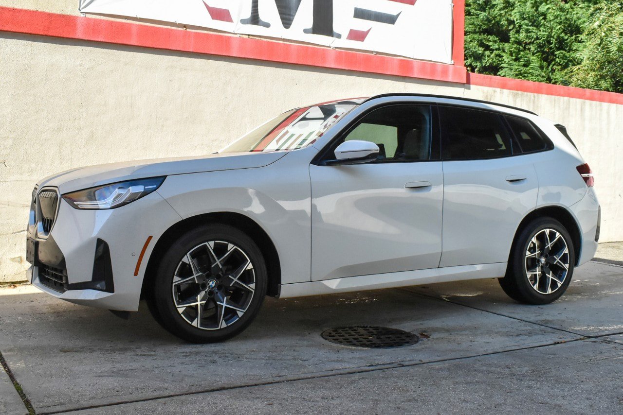 Used 2025 BMW X3 xDrive30i AWD/4WD image 2