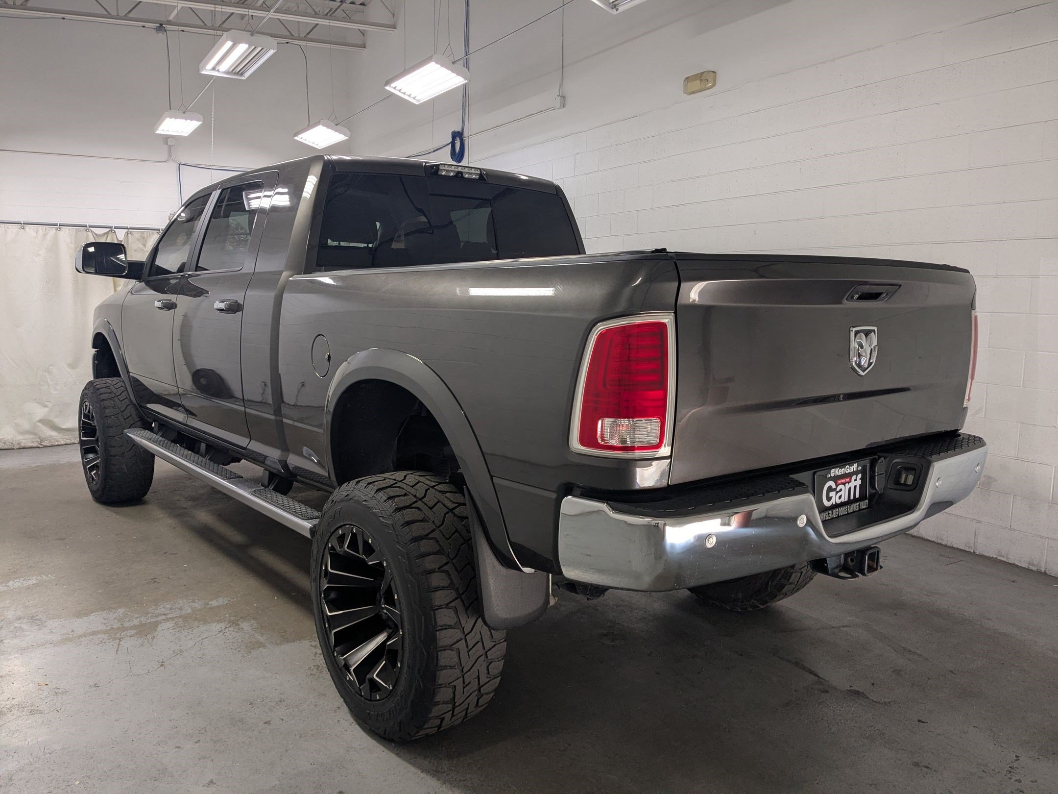 Used 2017 RAM 2500 Laramie AWD/4WD image 9