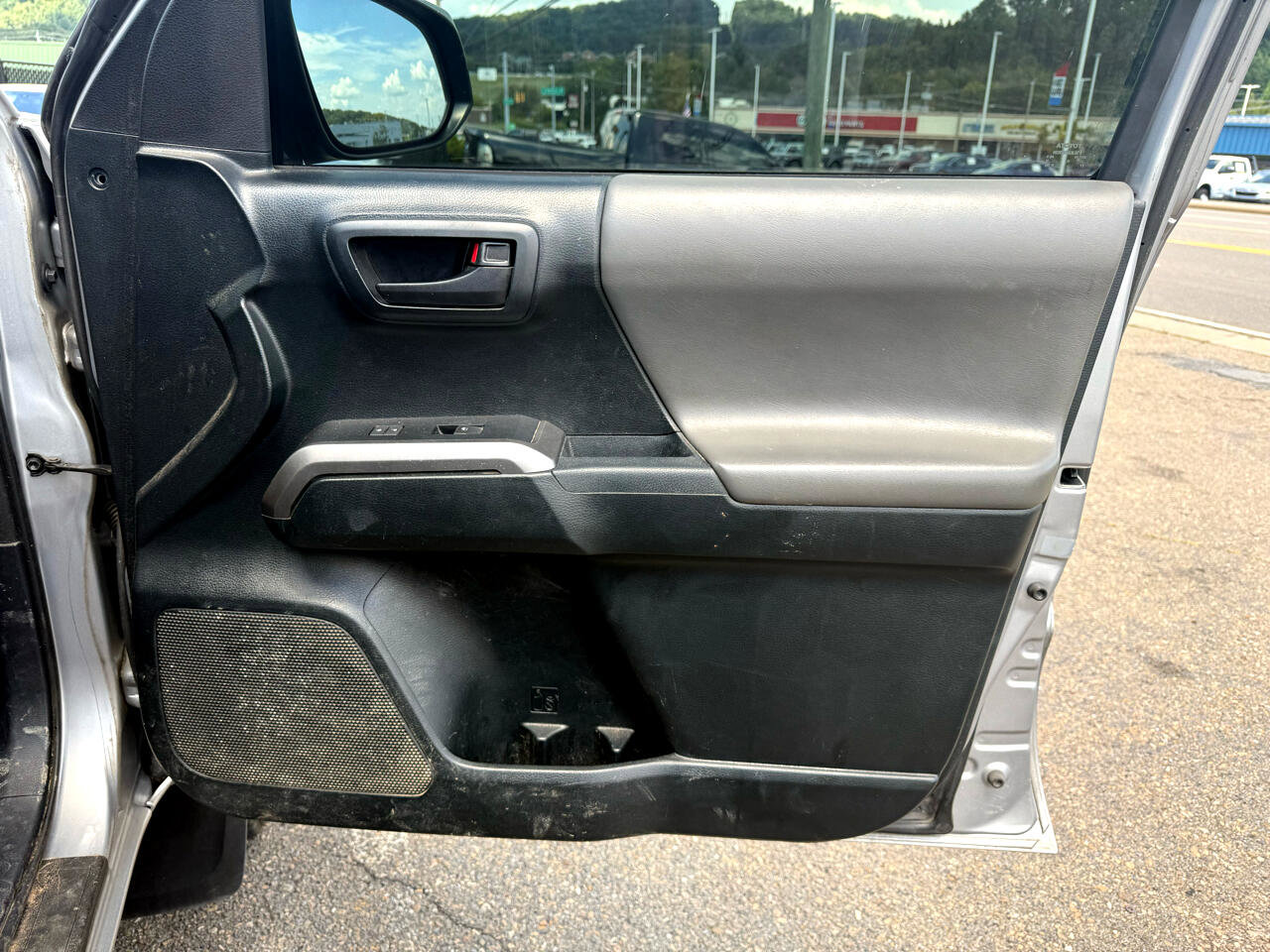 Used 2017 Toyota Tacoma SR5 image 26