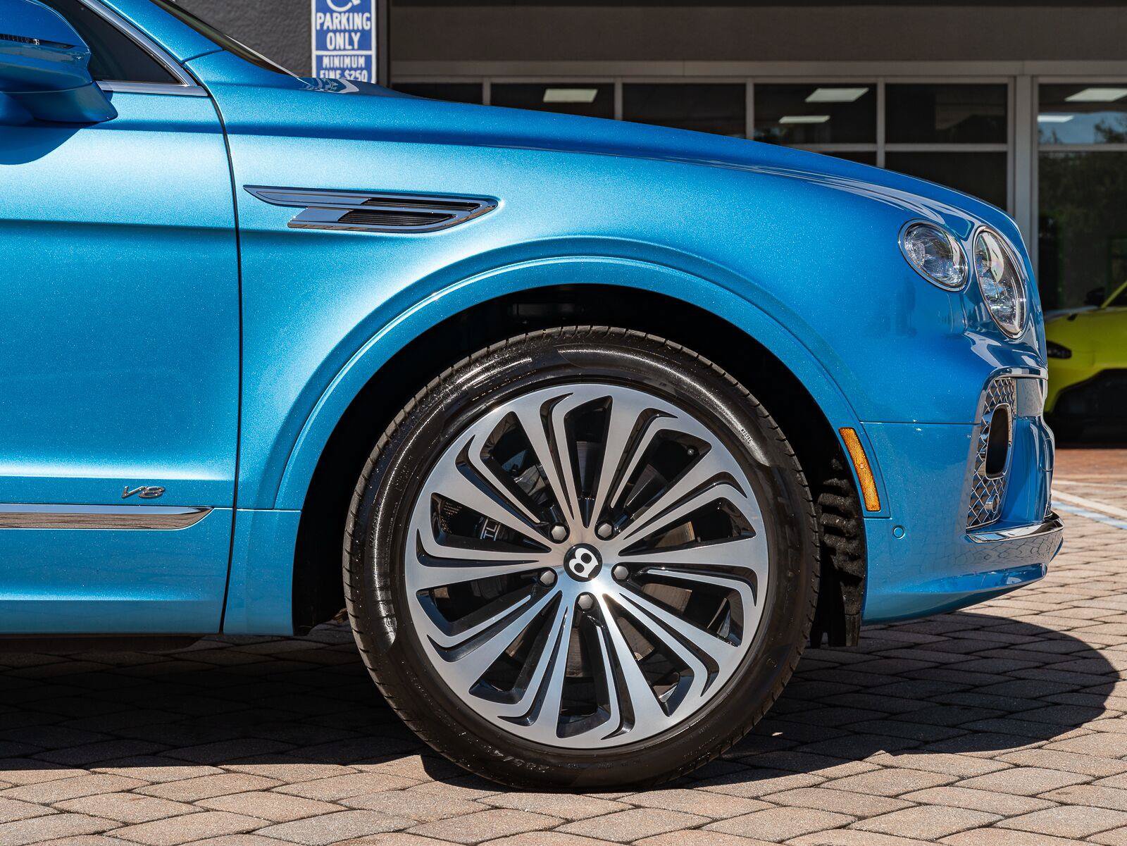 Used 2022 Bentley Bentayga AWD/4WD image 47