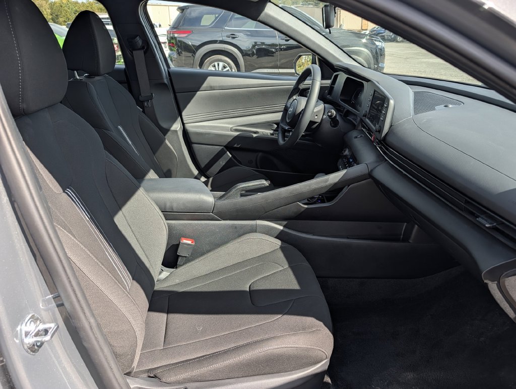 Used 2026 Hyundai Elantra Sport FWD image 30