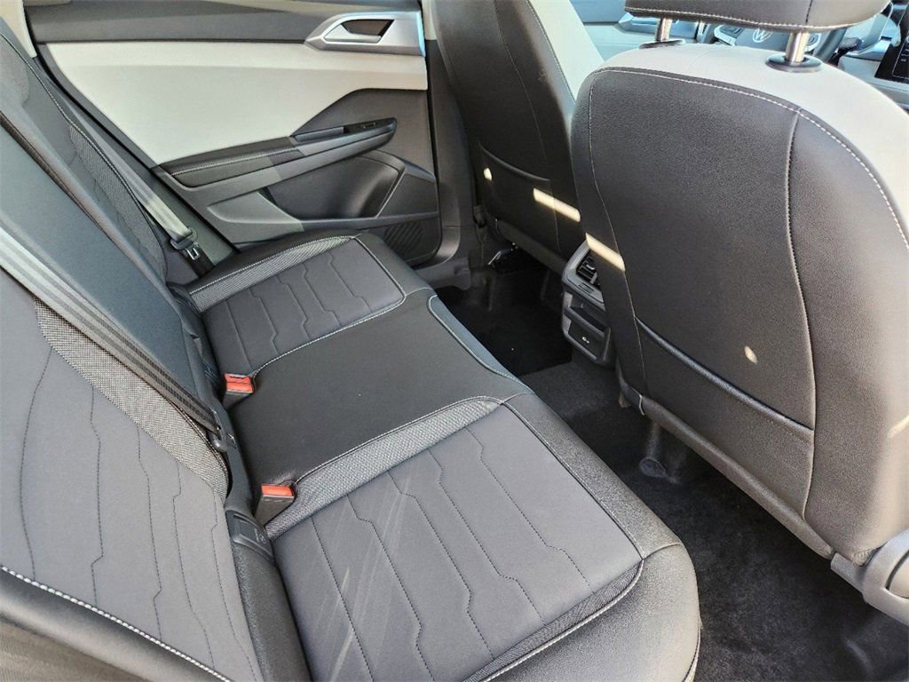 New 2025 Volkswagen Taos SE image 21