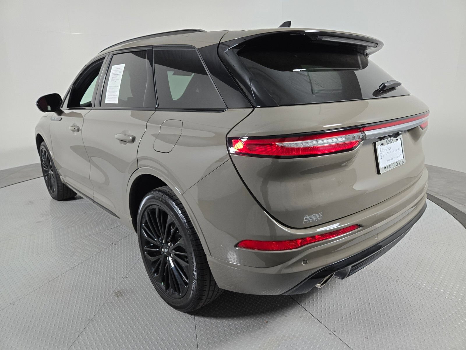Certified 2025 Lincoln Corsair Reserve w/ Jet Appearance Package AWD/4WD image 6