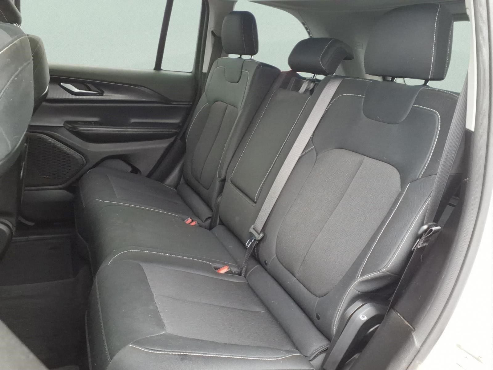 Used 2023 Jeep Grand Cherokee Laredo AWD/4WD image 24