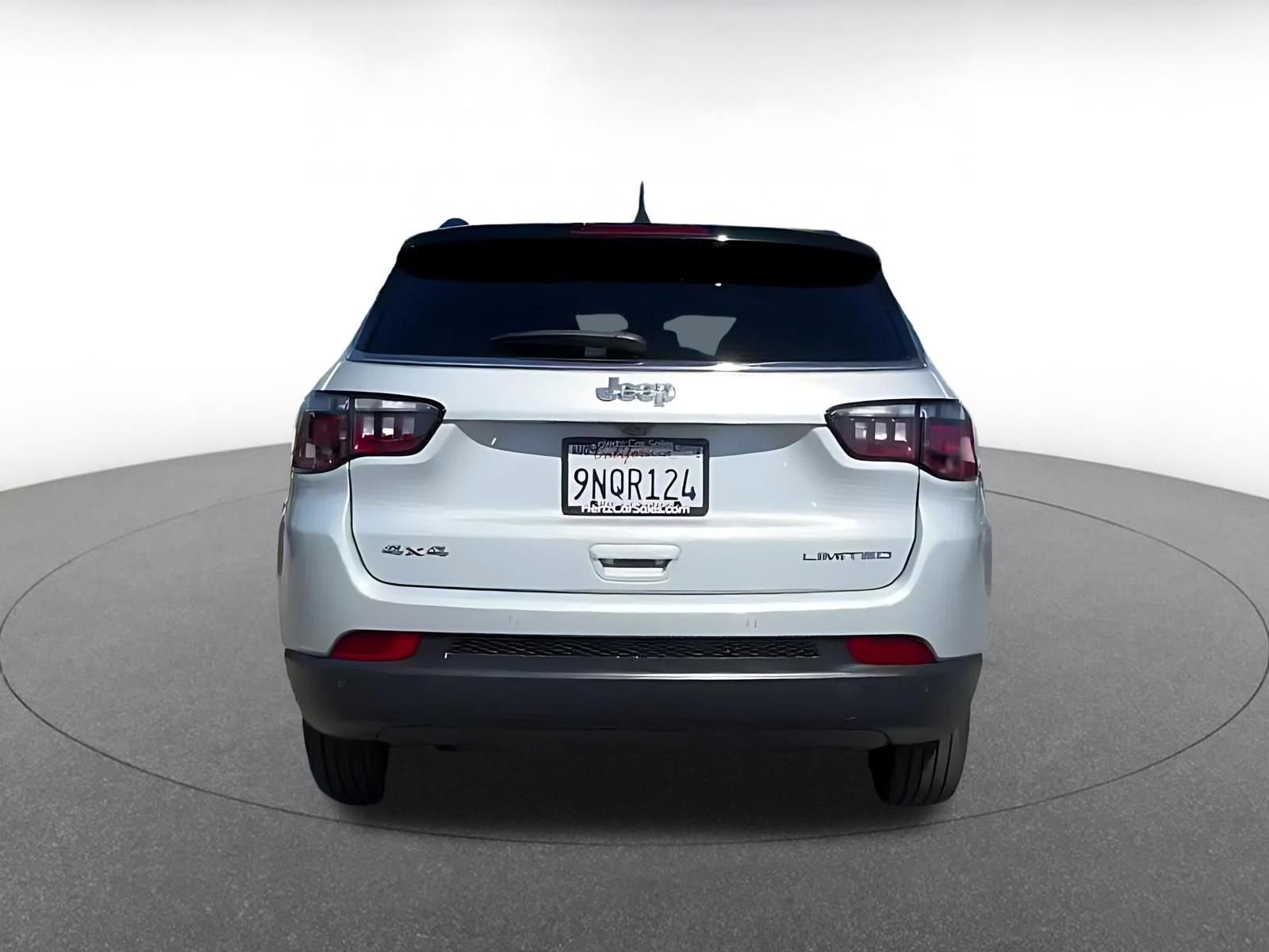 Used 2025 Jeep Compass Limited image 12