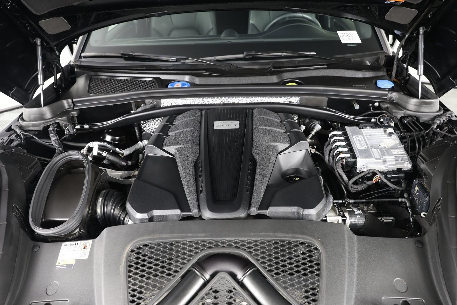 Certified 2023 Porsche Macan S AWD/4WD image 26
