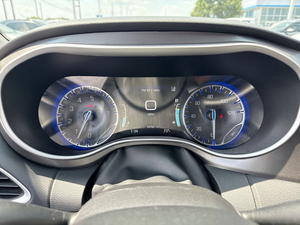Used 2024 Chrysler Pacifica Touring-L FWD image 15