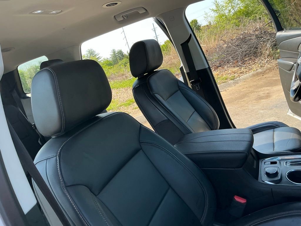 Used 2020 Chevrolet Traverse LT w/ LT Premium Package image 14