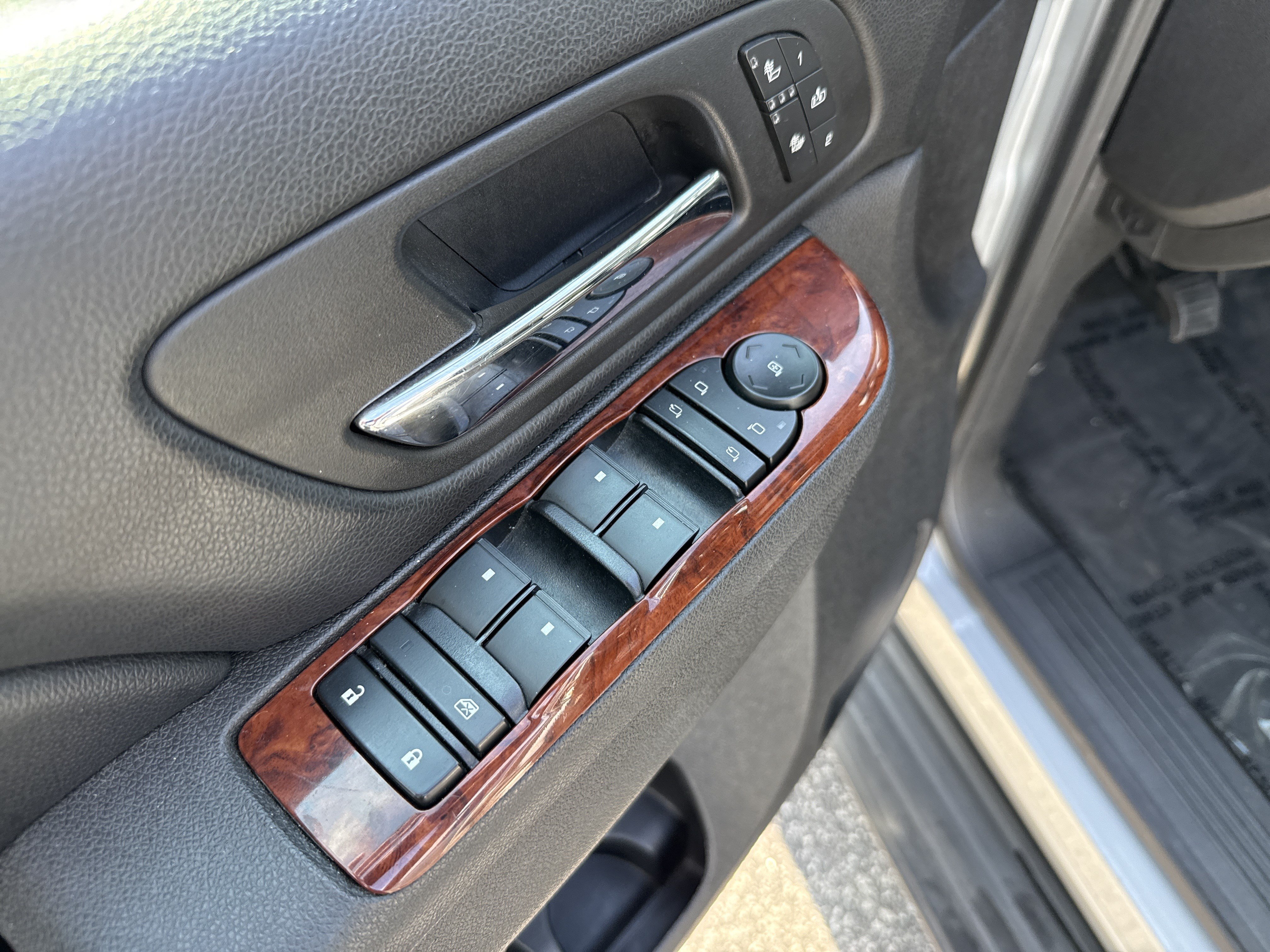 Used 2013 Chevrolet Tahoe LT w/ Luxury Package RWD image 15
