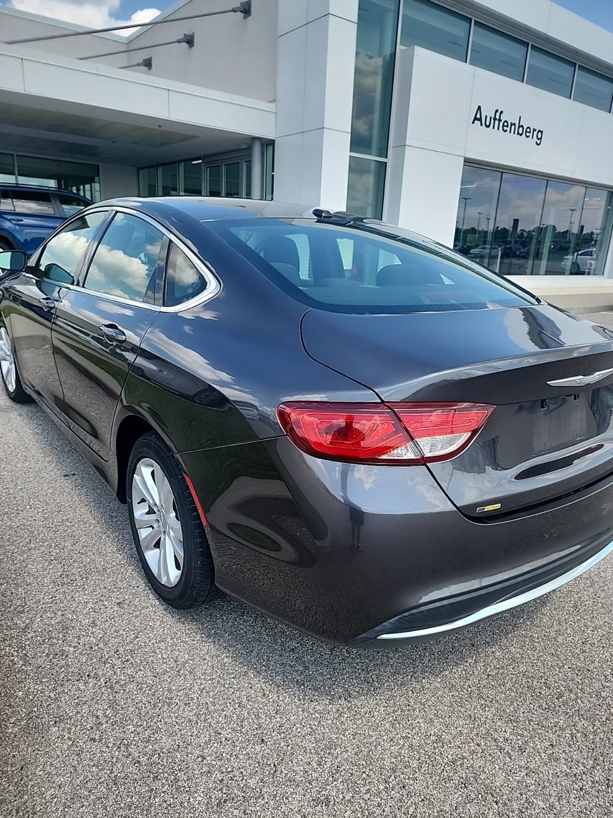 Used 2015 Chrysler 200 Limited w/ Convenience Group FWD image 4