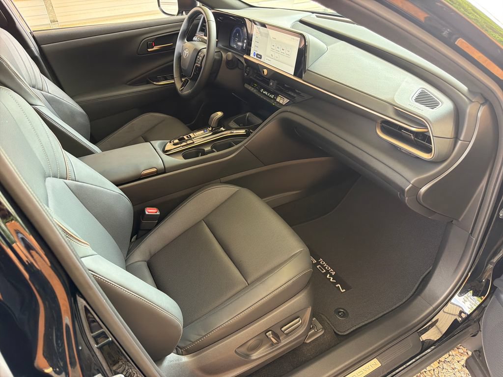 Used 2025 Toyota Crown AWD/4WD image 27