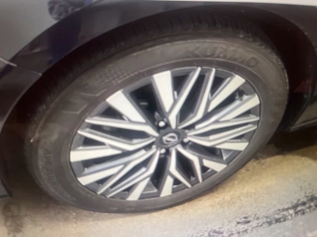 Used 2025 Nissan Altima 2.5 SV FWD image 2