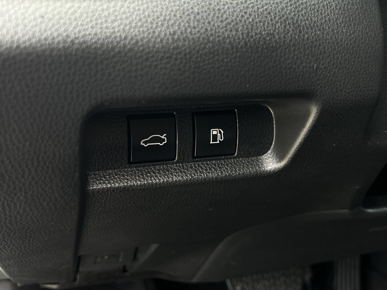 Used 2025 Toyota Crown Platinum AWD/4WD image 15
