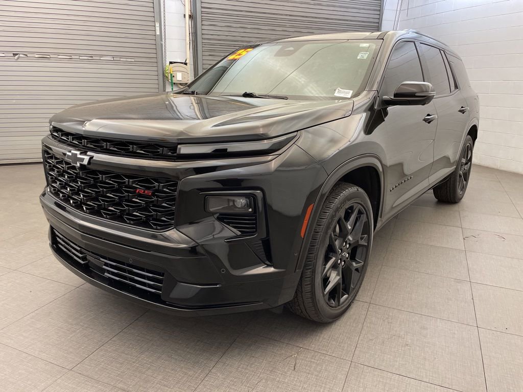 Used 2025 Chevrolet Traverse RS w/ LPO, Floor Liner Package image 3