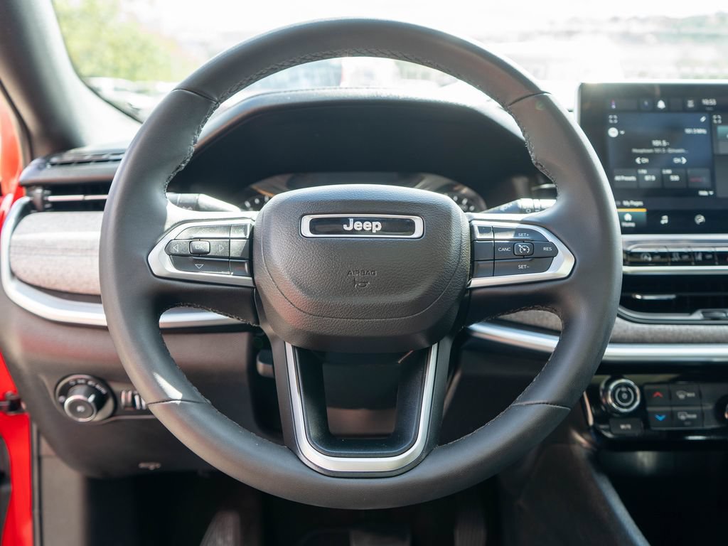 Used 2023 Jeep Compass Latitude w/ Sun and Sound Group AWD/4WD image 15