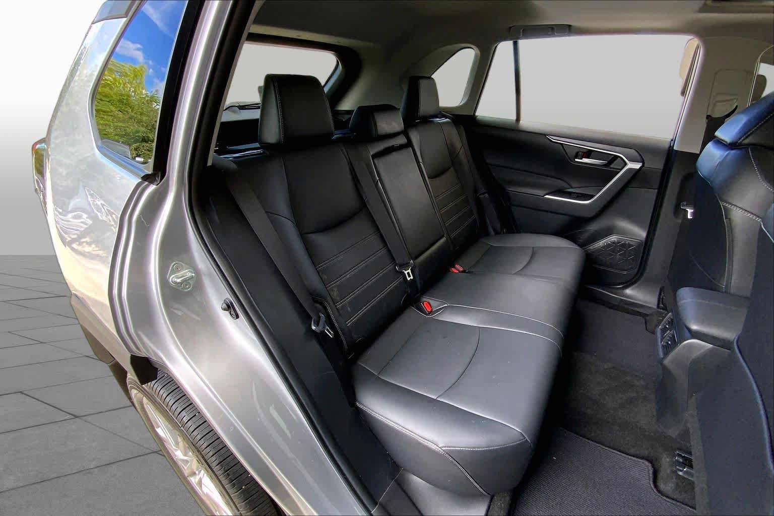 Used 2023 Toyota RAV4 XLE Premium FWD image 20