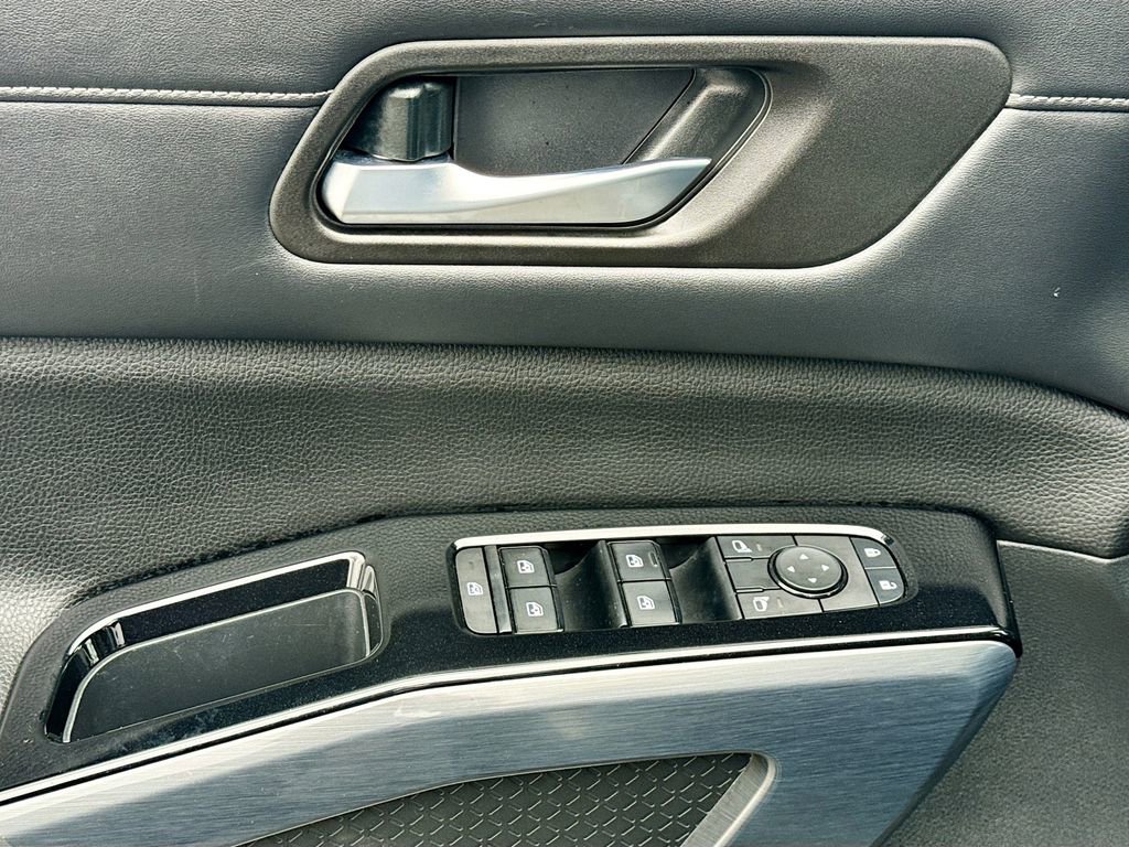 Used 2022 Nissan Pathfinder SL image 18