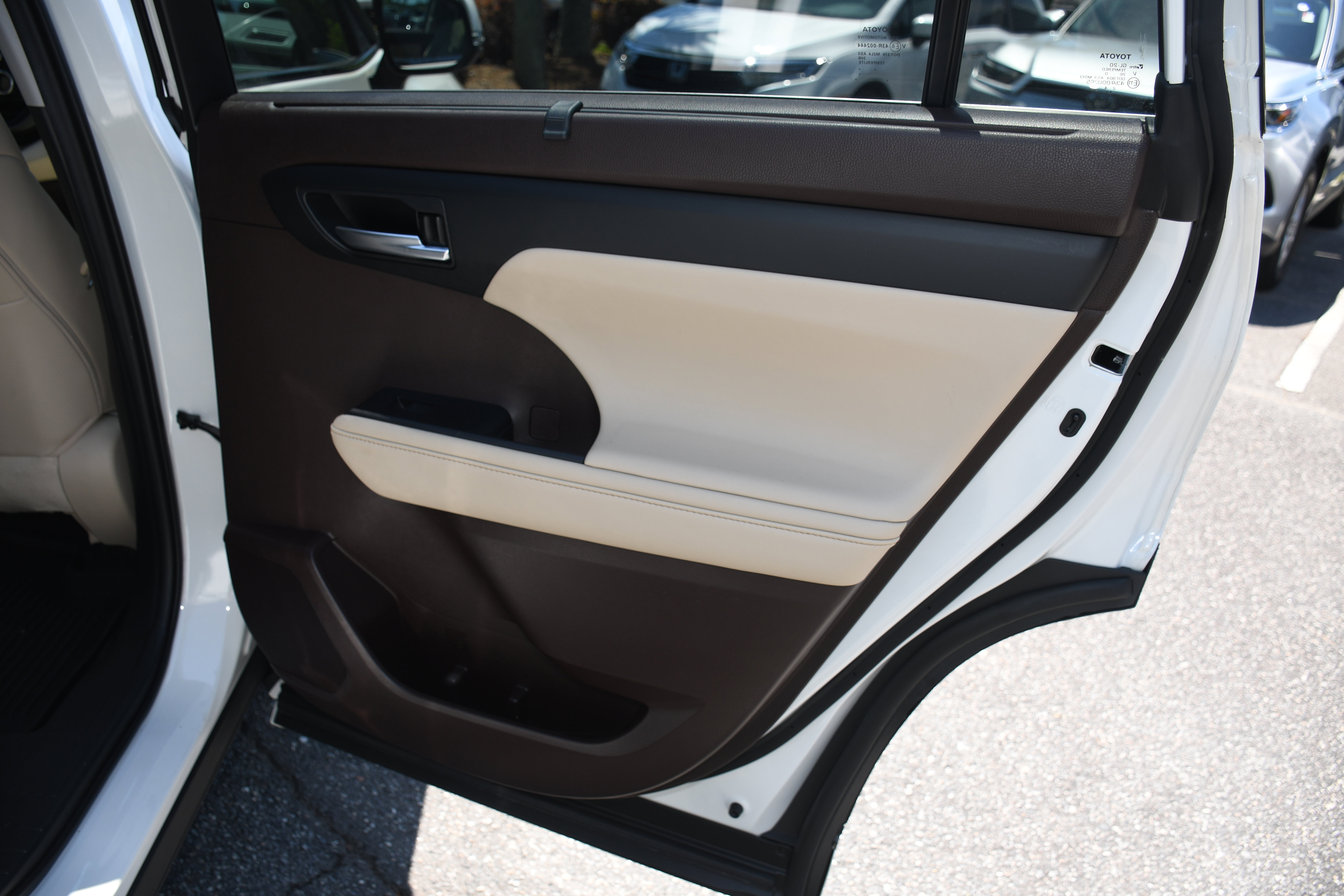 Certified 2020 Toyota Highlander XLE AWD/4WD image 20
