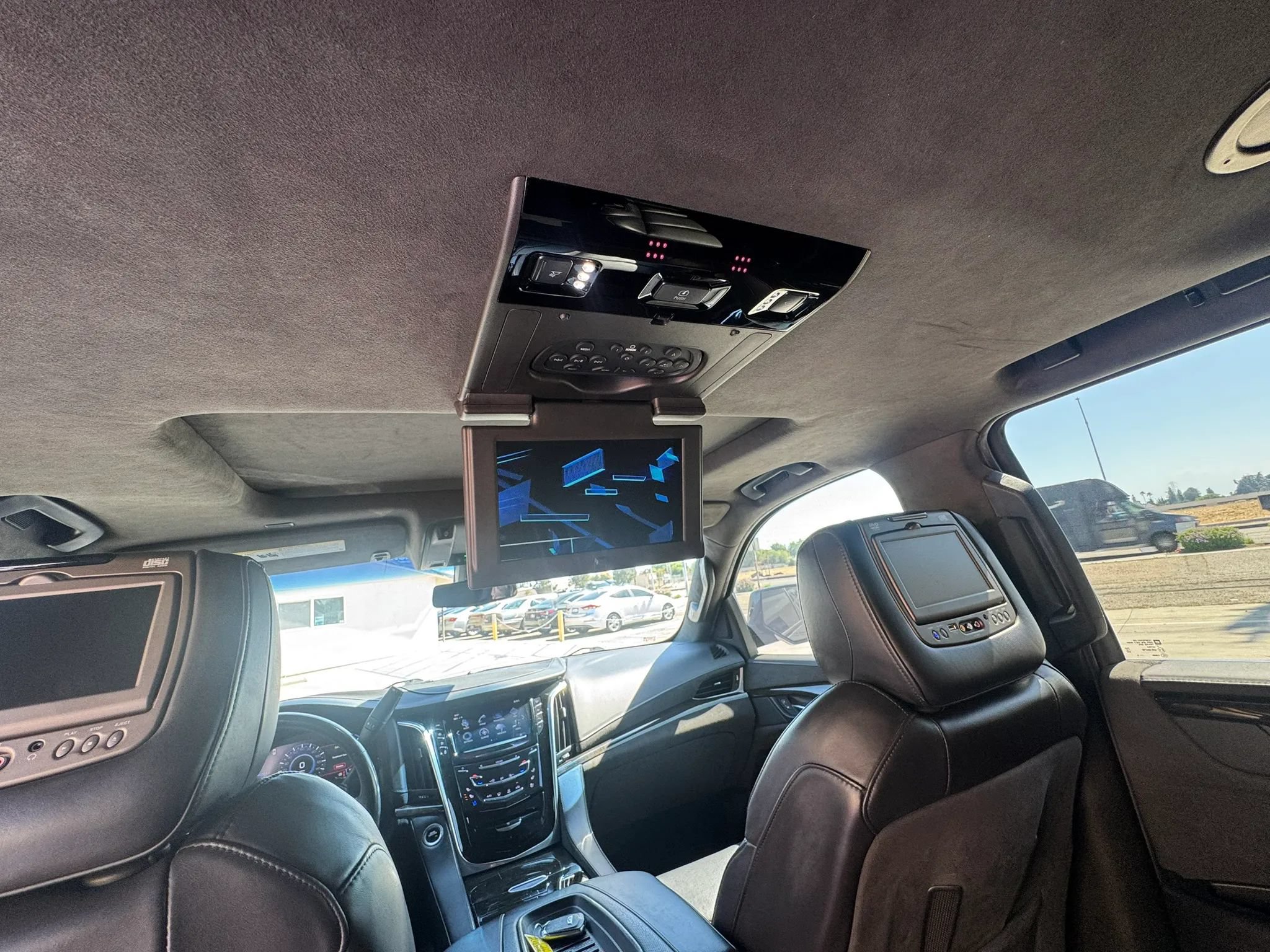 Used 2019 Cadillac Escalade Platinum w/ Escalade Sport Edition AWD/4WD image 23
