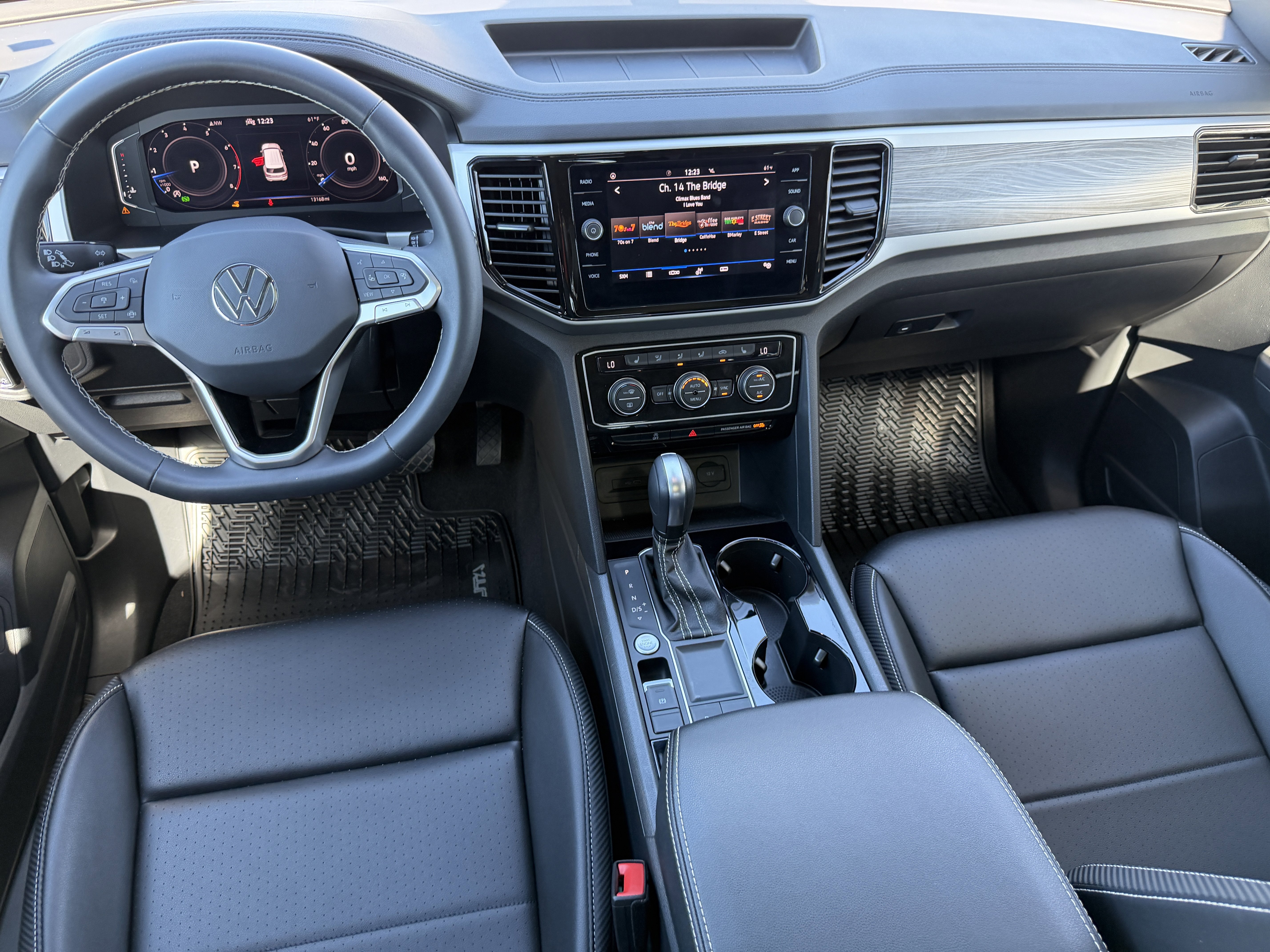 Used 2023 Volkswagen Atlas Cross Sport SE w/ Panoramic Sunroof Package image 14