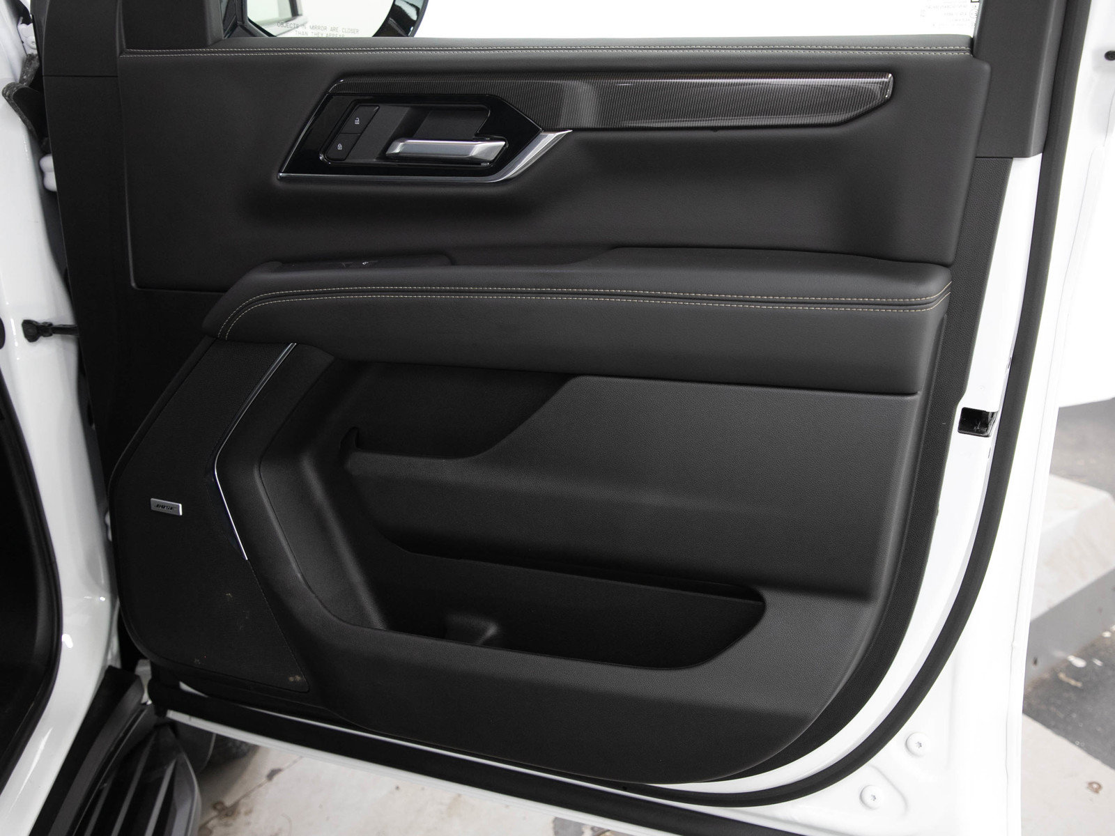 Used 2025 GMC Yukon XL Elevation AWD/4WD image 9