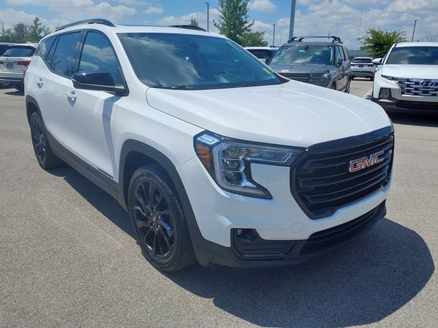 Used 2023 GMC Terrain SLT w/ Elevation Edition FWD image 3