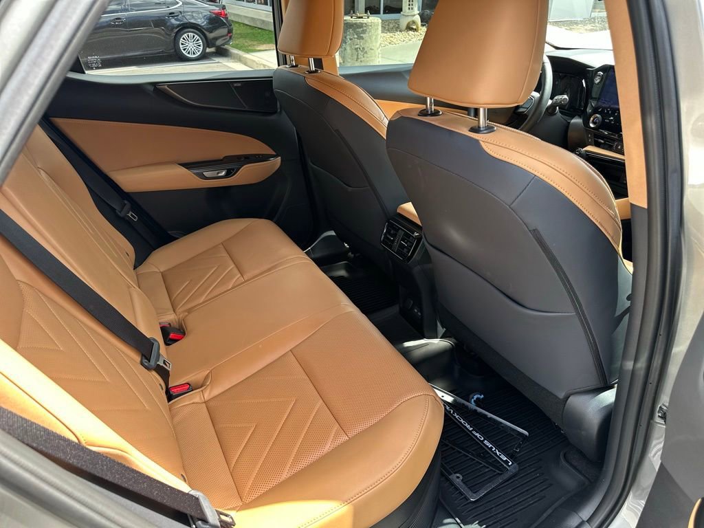 Used 2025 Lexus NX 450h+ AWD w/ Towing Package (2000 Lbs) image 6