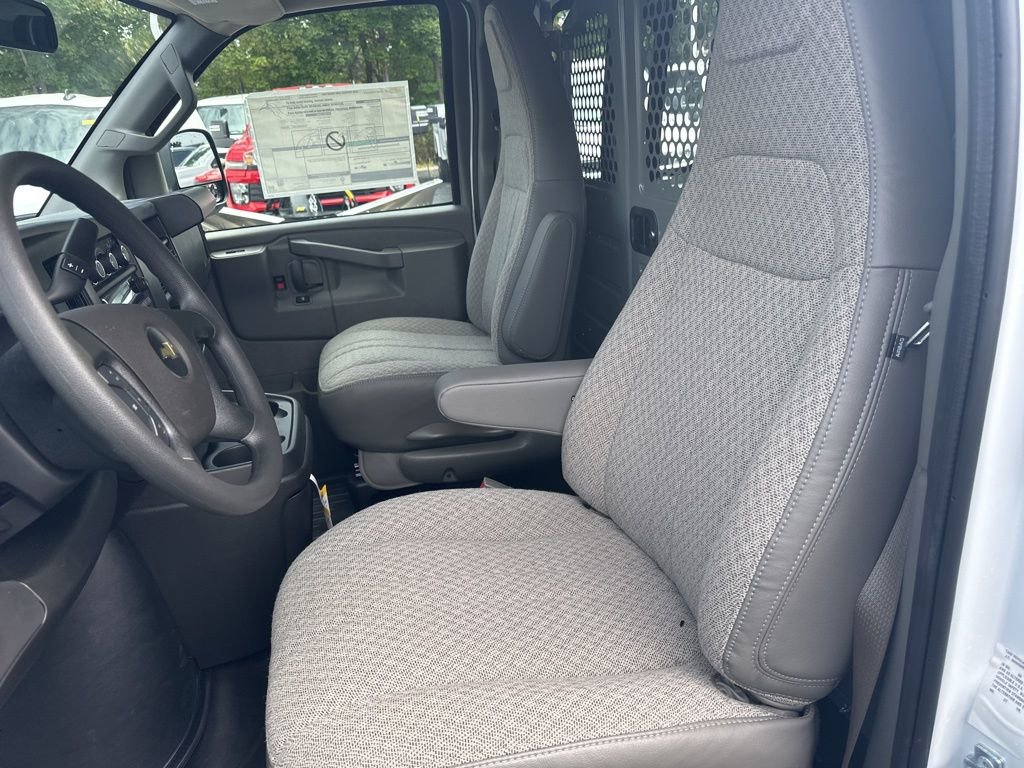 New 2025 Chevrolet Express 2500 Work Van w/ Driver Convenience Package image 11