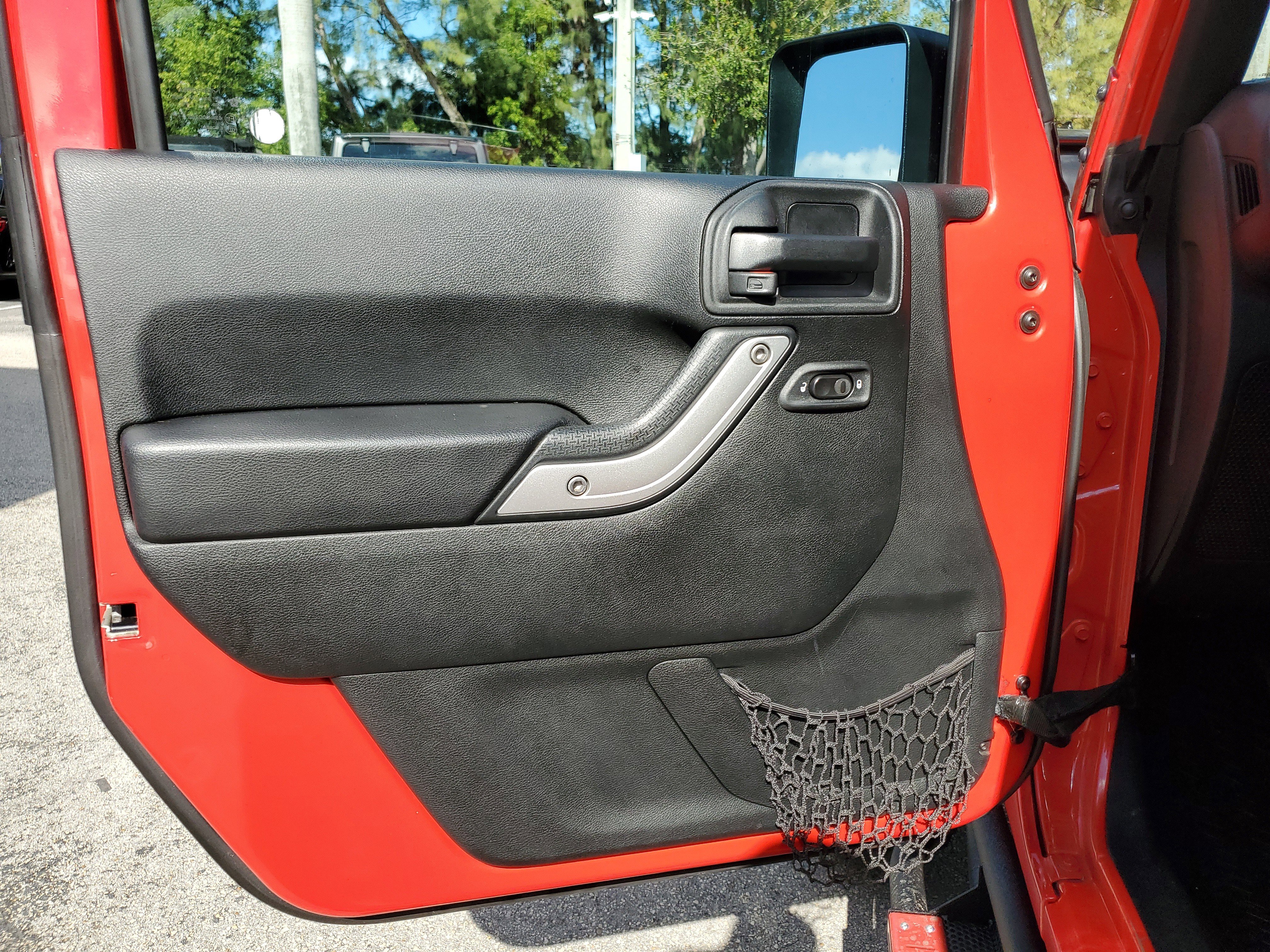 Used 2017 Jeep Wrangler Unlimited Sahara w/ Connectivity Group image 19