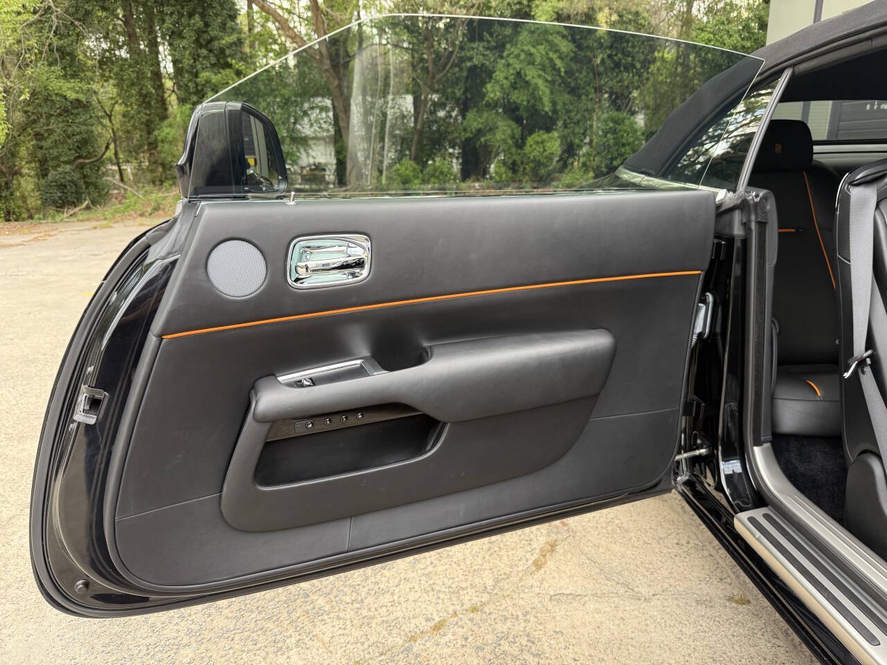 Used 2018 Rolls-Royce Dawn RWD image 52