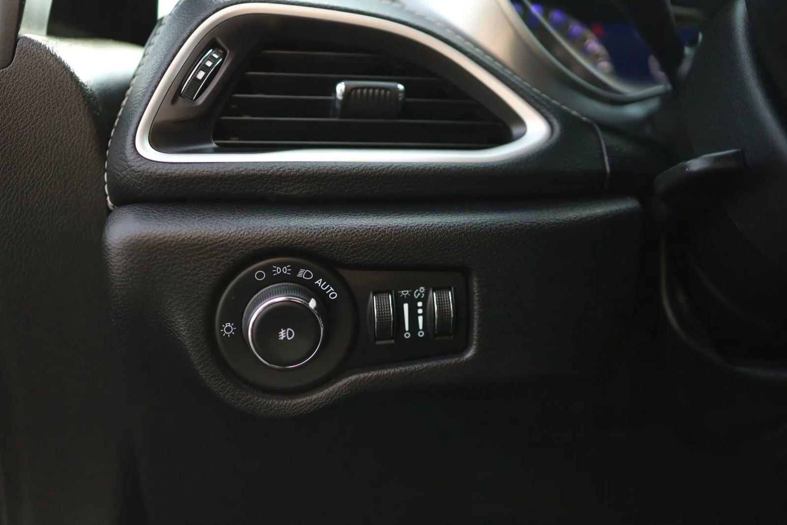 Used 2021 Chrysler Pacifica Touring w/ Uconnect Theater Family Group image 20