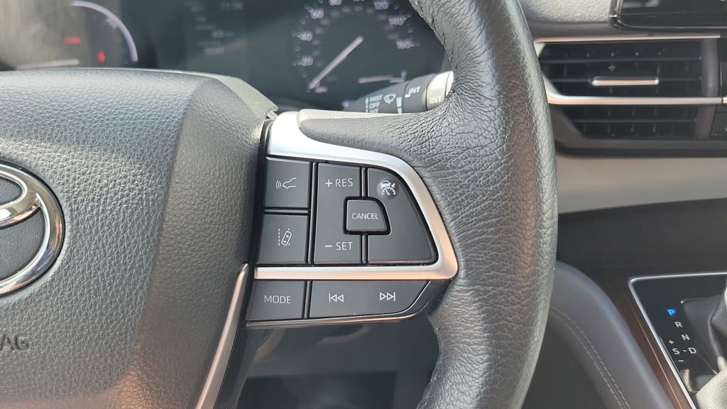 Certified 2024 Toyota Sienna XLE FWD image 23