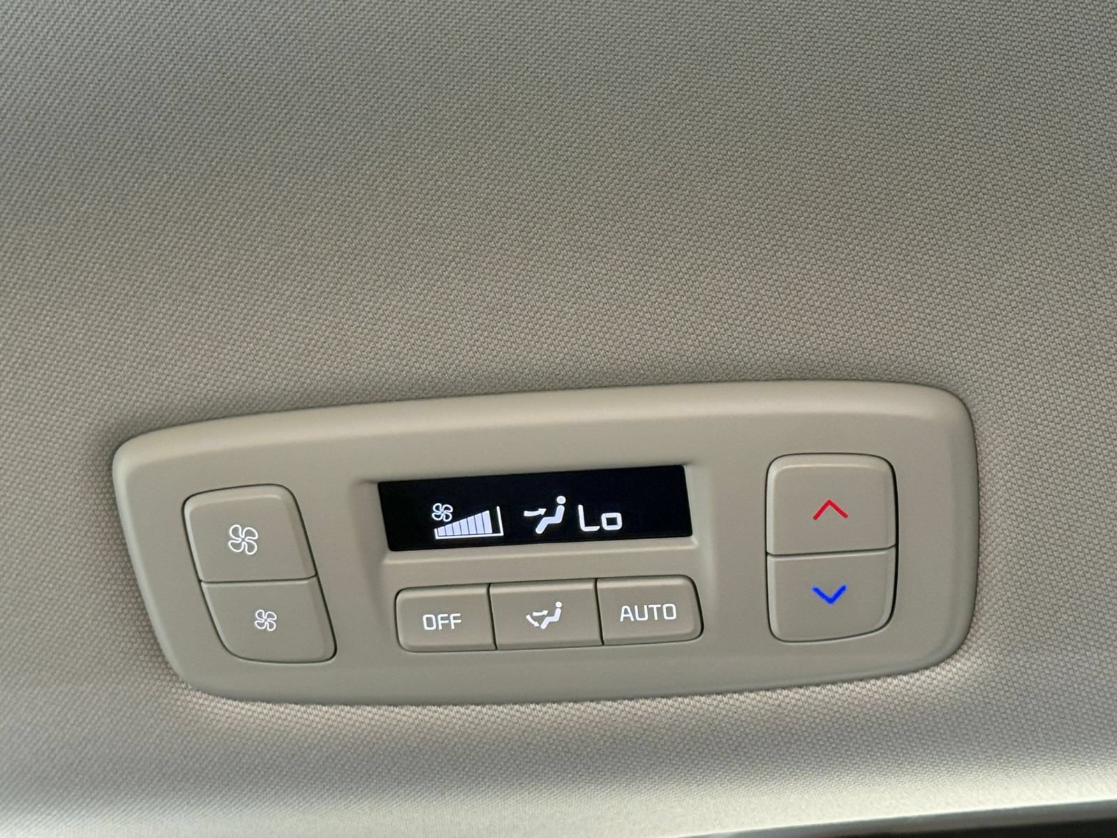 Used 2026 Kia Carnival FWD image 24