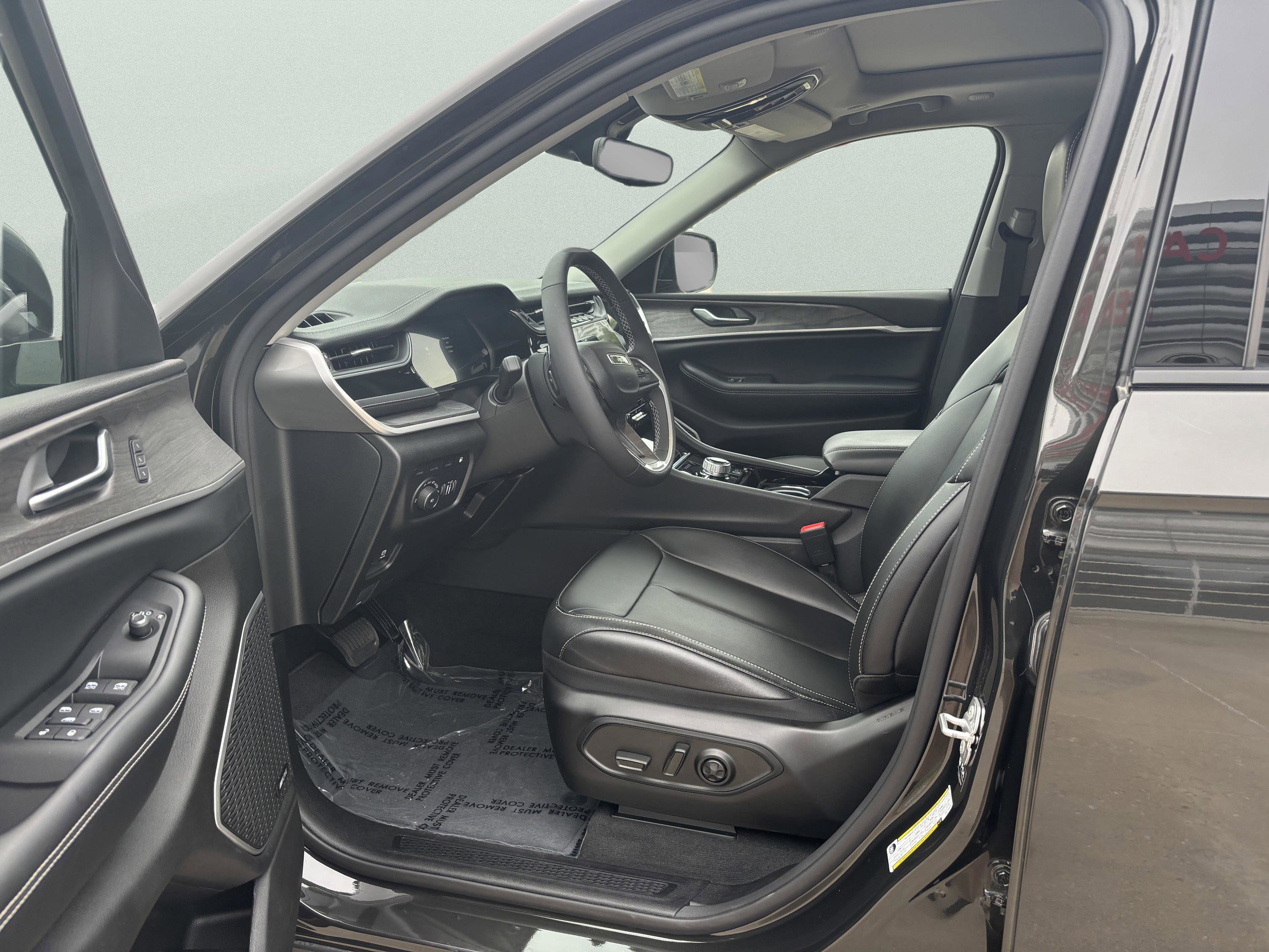 Used 2023 Jeep Grand Cherokee 4WD 4xe image 10