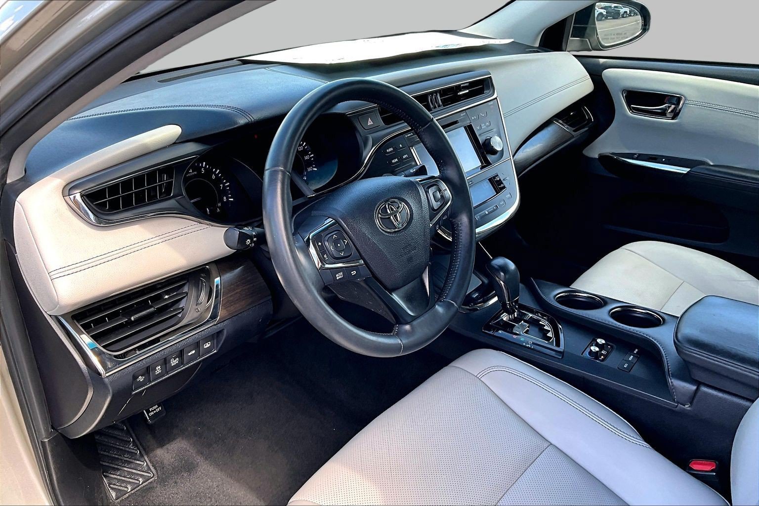 Used 2016 Toyota Avalon Limited w/ Toyota Safety Sense Package FWD image 12