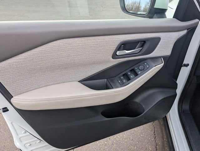 Used 2021 Nissan Rogue SV image 14