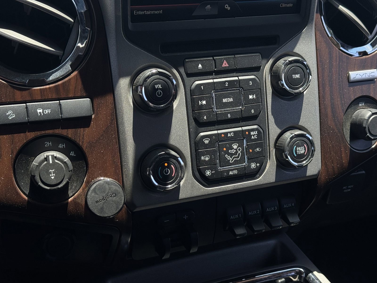 Used 2016 Ford F250 Lariat w/ Lariat Interior Package AWD/4WD image 22